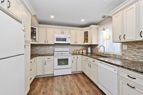 Tiny photo for 8604 W 95th Place #202, Hickory Hills, IL 60457 (MLS # 12674646)