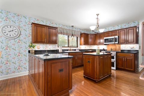 Tiny photo for 1660 Castillian Way, Mundelein, IL 60060 (MLS # 12568741)