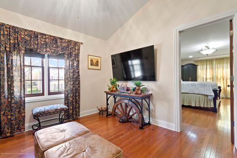 Tiny photo for 1660 Castillian Way, Mundelein, IL 60060 (MLS # 12568741)