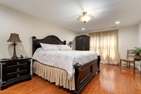Tiny photo for 1660 Castillian Way, Mundelein, IL 60060 (MLS # 12568741)