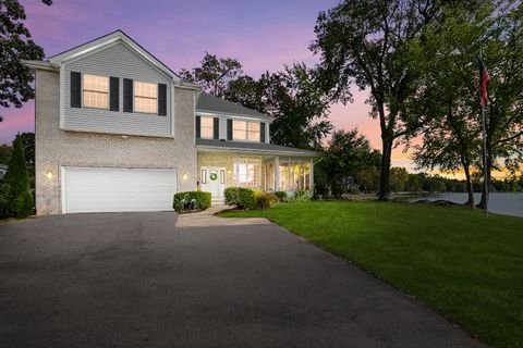 Photo of 101 Burton Street, Grayslake, IL 60030 (MLS # 12386578)