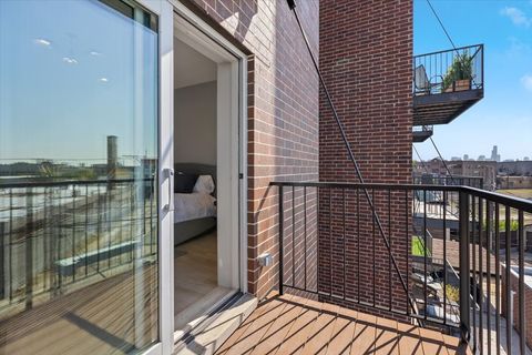 Tiny photo for 2450 N Clybourn Avenue #5S, Chicago, IL 60614 (MLS # 12468116)