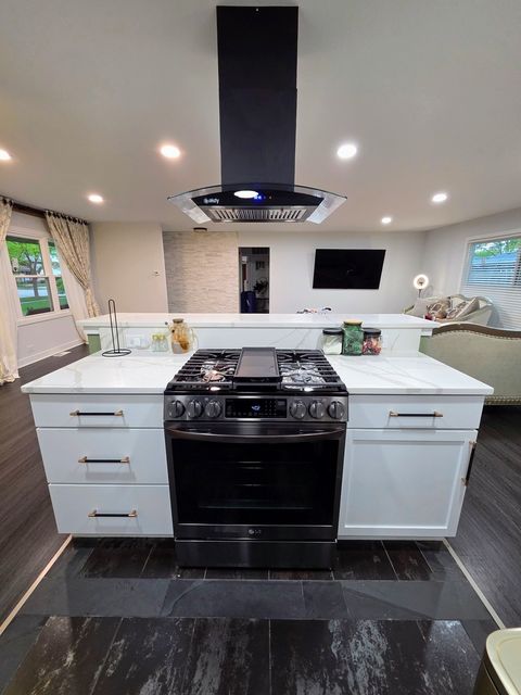 Tiny photo for 72 Braemar Drive, Elk Grove Village, IL 60007 (MLS # 12635325)