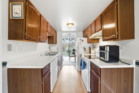 Tiny photo for 2018 Quaker Hollow Lane, Streamwood, IL 60107 (MLS # 12591248)