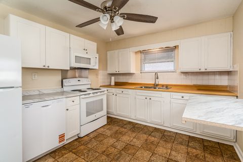 Tiny photo for 202 S Bush Avenue, Hurst, IL 62949 (MLS # 12597827)