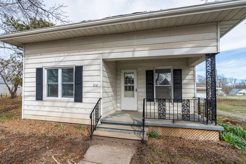 Tiny photo for 202 S Bush Avenue, Hurst, IL 62949 (MLS # 12597827)