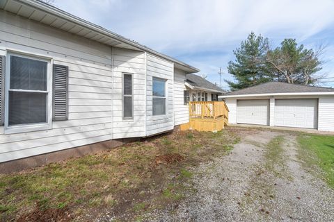 Tiny photo for 202 S Bush Avenue, Hurst, IL 62949 (MLS # 12597827)