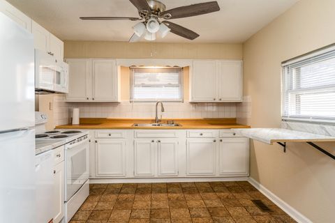 Tiny photo for 202 S Bush Avenue, Hurst, IL 62949 (MLS # 12597827)