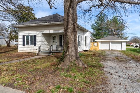 Photo of 202 S Bush Avenue, Hurst, IL 62949 (MLS # 12597827)