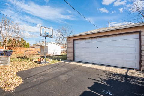 A home in Evergreen Park