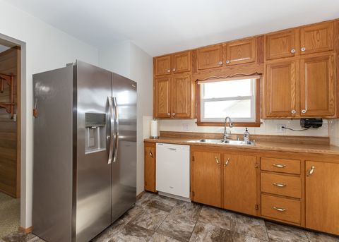 Tiny photo for 989 Dayton Court, Galesburg, IL 61401 (MLS # 12602327)