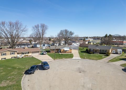Tiny photo for 989 Dayton Court, Galesburg, IL 61401 (MLS # 12602327)