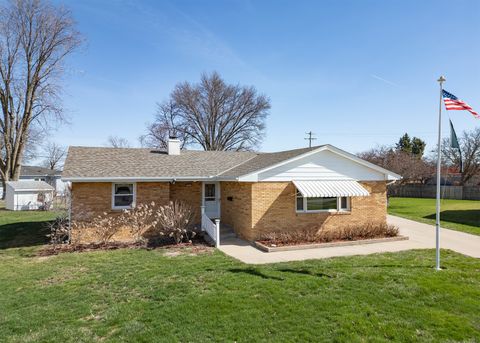 Photo of 989 Dayton Court, Galesburg, IL 61401 (MLS # 12602327)