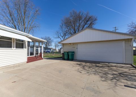 Tiny photo for 989 Dayton Court, Galesburg, IL 61401 (MLS # 12602327)