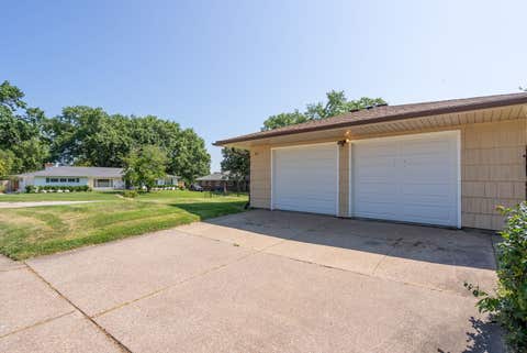 Tiny photo for 2605 E Central Park Avenue, Davenport, IA 52803 (MLS # 12712459)
