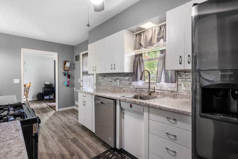 Tiny photo for 2605 E Central Park Avenue, Davenport, IA 52803 (MLS # 12712459)