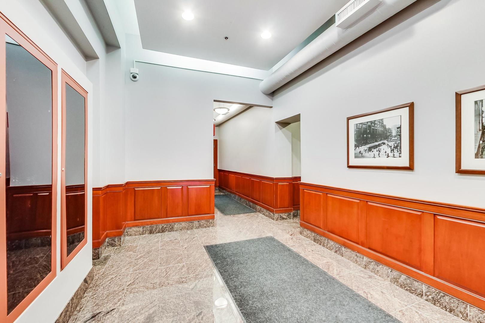 633 S Plymouth Court 1107