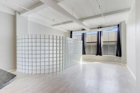 Tiny photo for 633 S Plymouth Court #1107, Chicago, IL 60605 (MLS # 12596204)