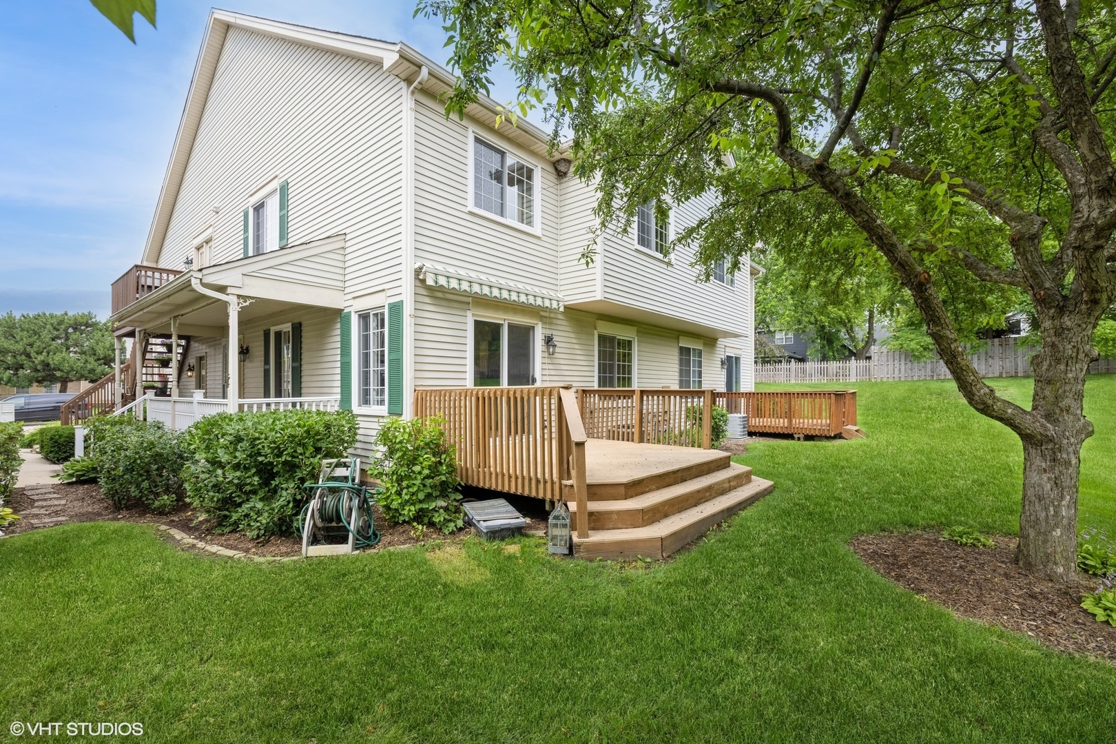 6 W Acorn Lane