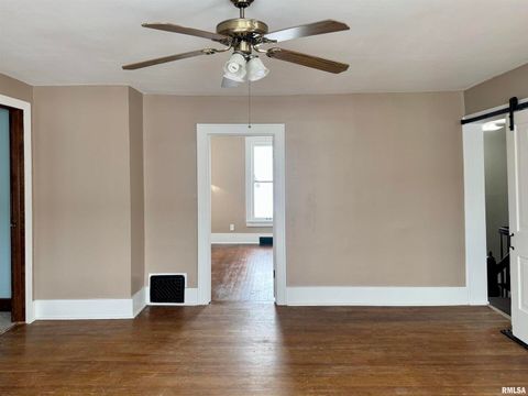 Tiny photo for 609 5TH Avenue S, Clinton, IA 52732 (MLS # QC4269955)