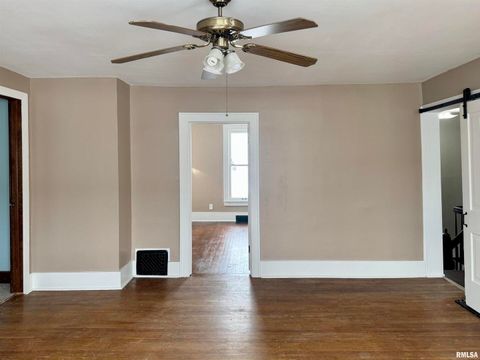 Tiny photo for 609 5th Ave S Avenue S, Clinton, IA 52732 (MLS # QC4269955)