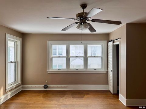 Tiny photo for 609 5TH Avenue S, Clinton, IA 52732 (MLS # QC4269955)