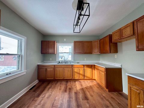 Tiny photo for 609 5TH Avenue S, Clinton, IA 52732 (MLS # QC4269955)