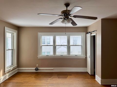 Tiny photo for 609 5th Ave S Avenue S, Clinton, IA 52732 (MLS # QC4269955)