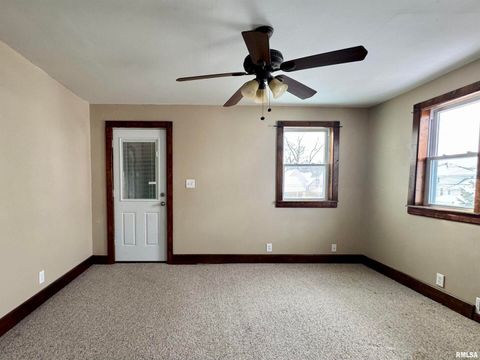 Tiny photo for 609 5th Ave S Avenue S, Clinton, IA 52732 (MLS # QC4269955)