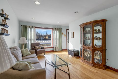 Tiny photo for 2913 Sarah Street, Franklin Park, IL 60131 (MLS # 12516250)