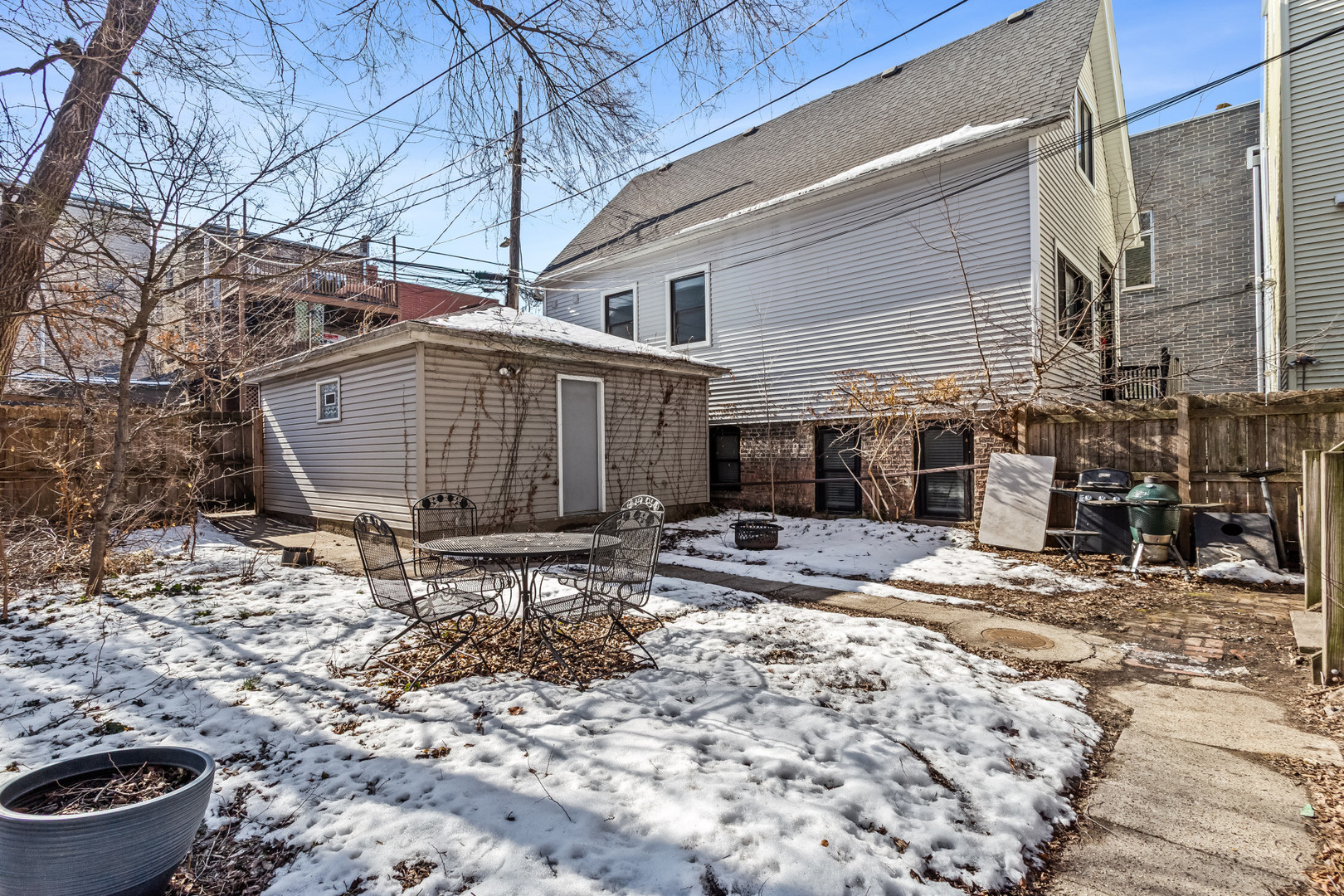 1033 W Wellington Avenue
