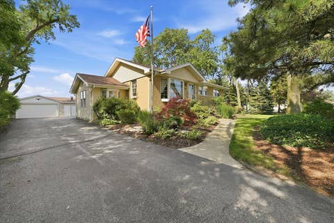 Tiny photo for 24 W 168th Street, South Holland, IL 60473 (MLS # 12681999)