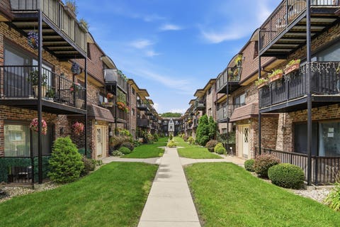 Photo of 7600 W Lawrence Avenue #3B, Harwood Heights, IL 60706 (MLS # 12741591)
