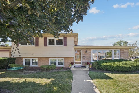 Photo of 8157 N ROOT Court, Niles, IL 60714 (MLS # 12748506)