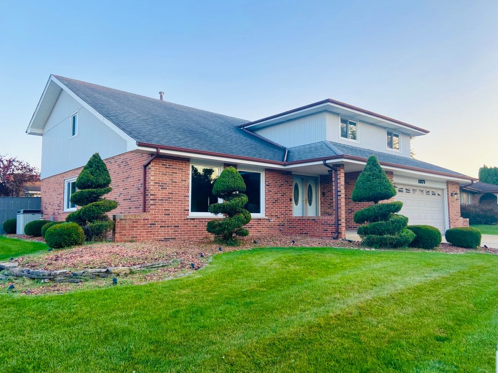 Photo for 11573 Brook Hill Drive, Orland Park, IL 60467 (MLS # 12506497)