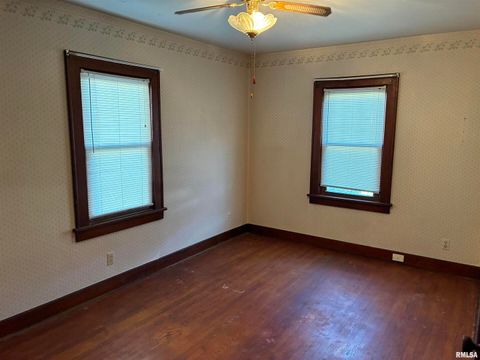 Tiny photo for 422 45TH Street, Moline, IL 61265 (MLS # QC4268899)