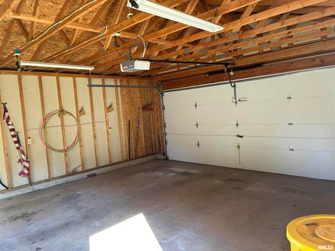 Tiny photo for 422 45TH Street, Moline, IL 61265 (MLS # QC4268899)