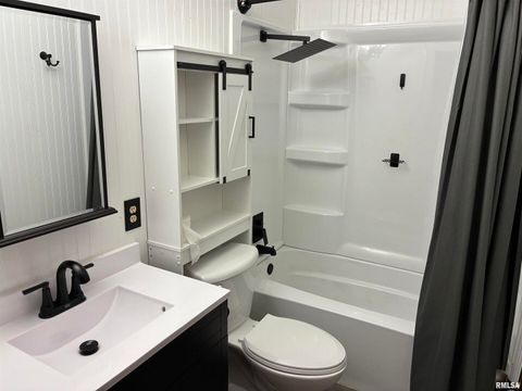 Tiny photo for 422 45TH Street, Moline, IL 61265 (MLS # QC4268899)