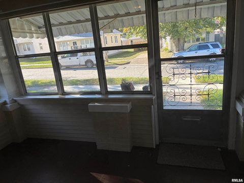 Tiny photo for 422 45TH Street, Moline, IL 61265 (MLS # QC4268899)