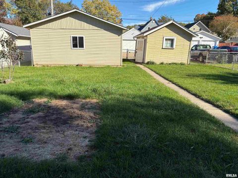 Tiny photo for 422 45TH Street, Moline, IL 61265 (MLS # QC4268899)
