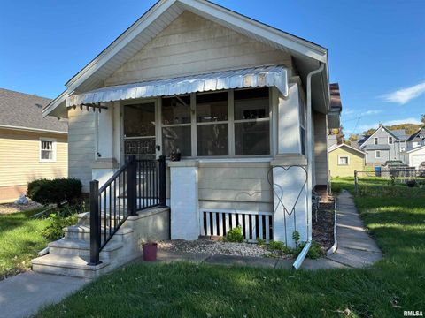 Tiny photo for 422 45TH Street, Moline, IL 61265 (MLS # QC4268899)