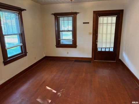 Tiny photo for 422 45TH Street, Moline, IL 61265 (MLS # QC4268899)