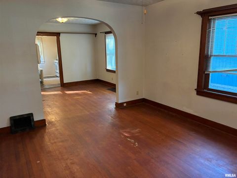 Tiny photo for 422 45TH Street, Moline, IL 61265 (MLS # QC4268899)