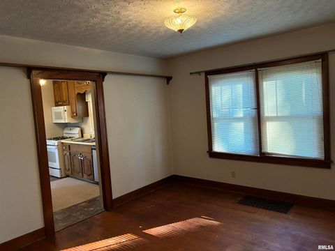 Tiny photo for 422 45TH Street, Moline, IL 61265 (MLS # QC4268899)