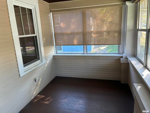 Tiny photo for 422 45TH Street, Moline, IL 61265 (MLS # QC4268899)