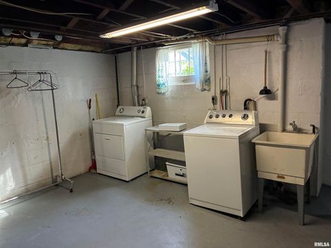 Tiny photo for 422 45TH Street, Moline, IL 61265 (MLS # QC4268899)