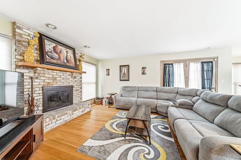 Tiny photo for 275 Farmhill Drive, Algonquin, IL 60102 (MLS # 12620341)