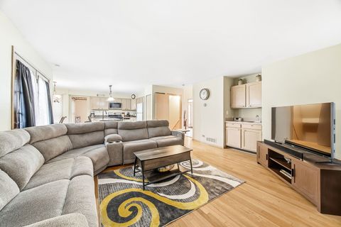 Tiny photo for 275 Farmhill Drive, Algonquin, IL 60102 (MLS # 12620341)