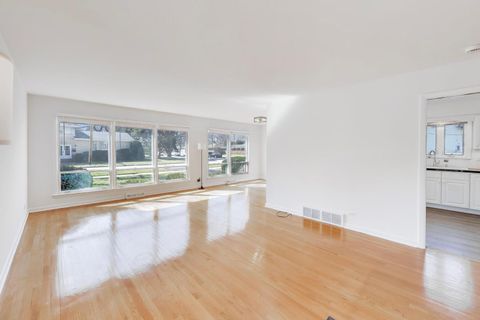 Tiny photo for 2316 Virginia Street, Park Ridge, IL 60068 (MLS # 12592701)