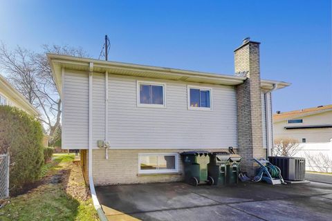 Tiny photo for 2316 Virginia Street, Park Ridge, IL 60068 (MLS # 12592701)